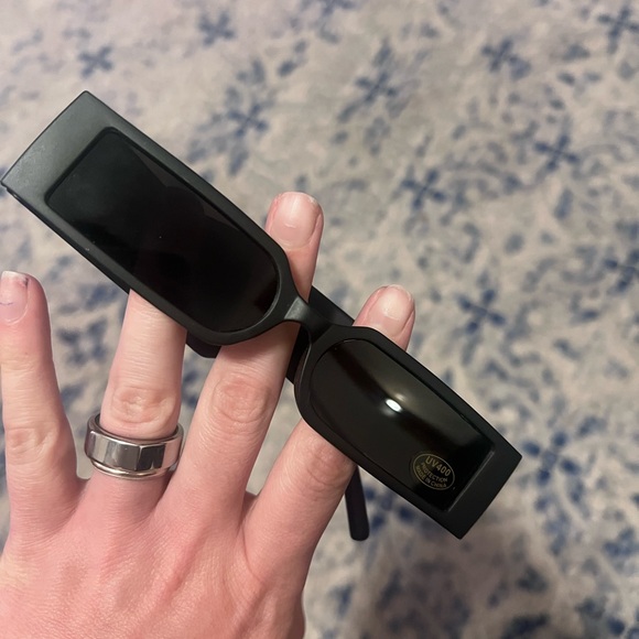 Bella’s sunglasses in Poor Things (merch) - Picture 5 of 5